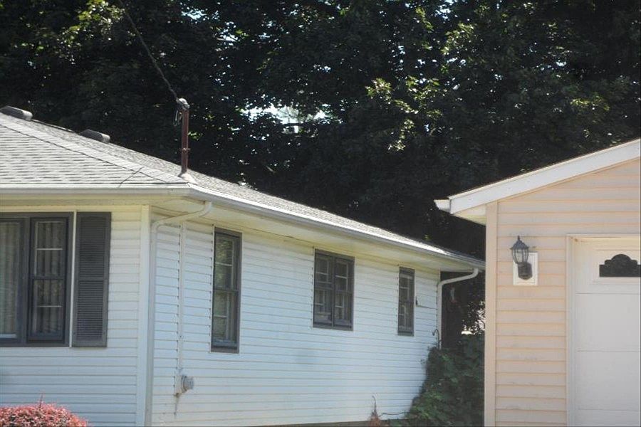 2nd image of 1034 Carnegie Ave