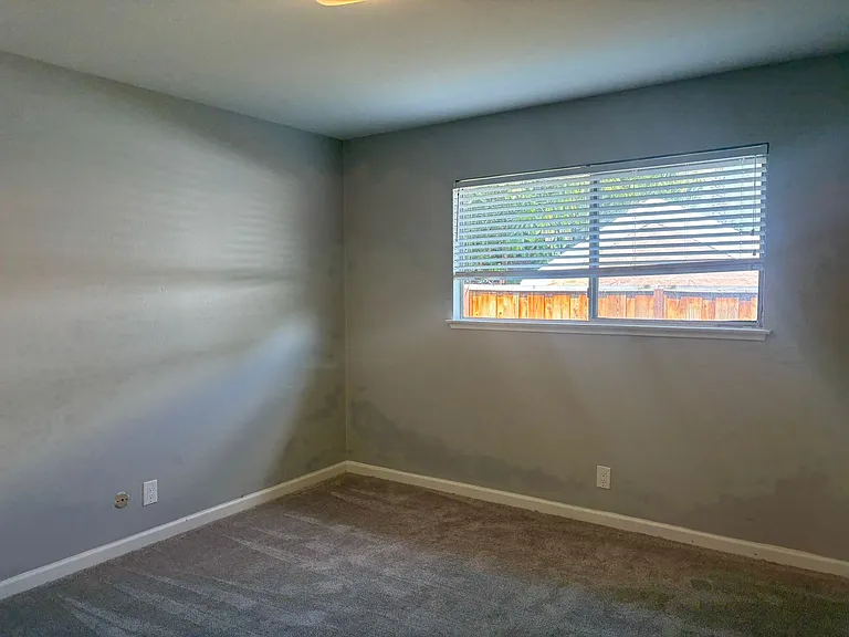 210 Murlagan Ave — Photo 8