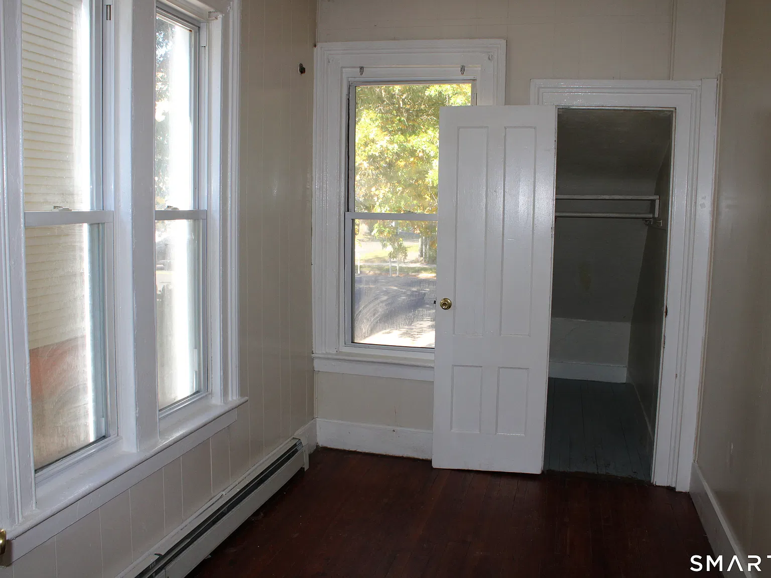 3 bed, 1.0 bath, 1041 sqft, $1,900 — Photo 3