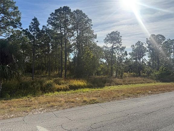 3rd image of 753/755 Eisenhower BLVD