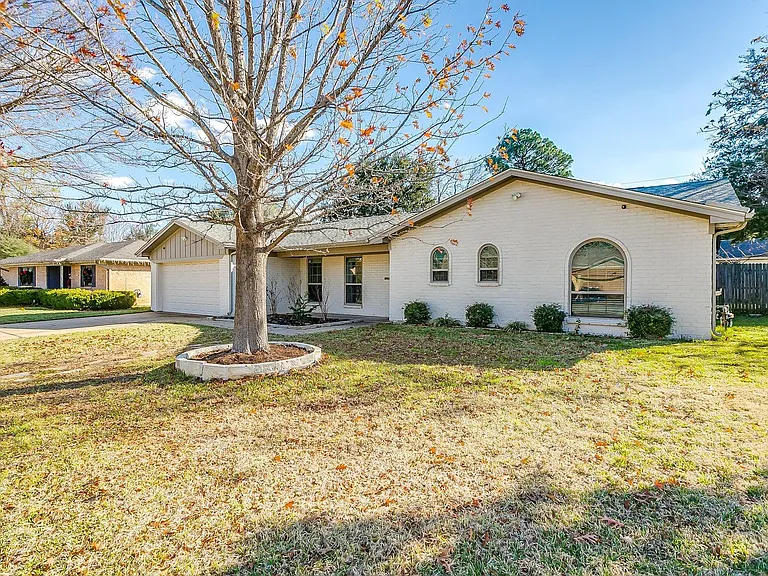 1812 Winchester Way — Photo 2