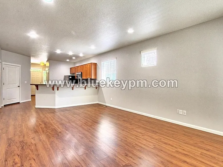 1200 SE Rasmussen Blvd — Photo 6