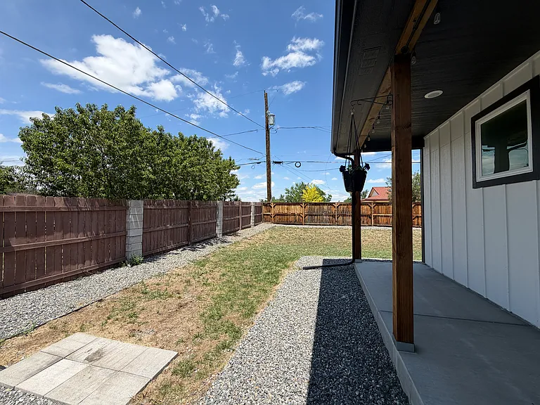 2527 W Wesley Ave — Photo 9
