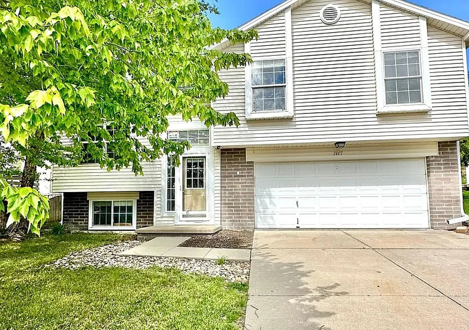 7407 S 176th Cir 3 Bed/2 Bath in Millard School District | Fenced Yard, Deck, 2-Car Attached Garage — Photo 1