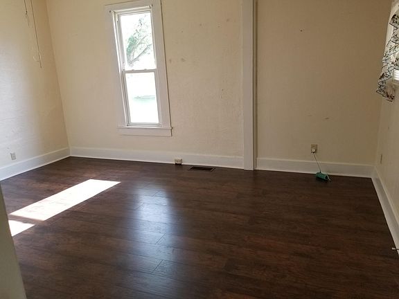 2nd image of 126 Van Buren St