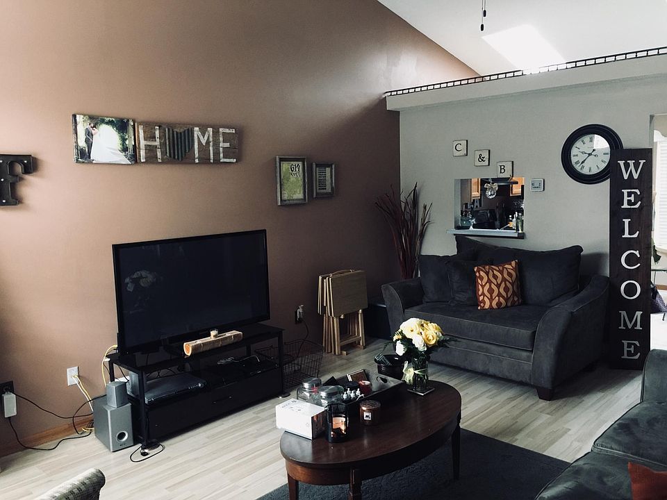 2nd image of 988 Esther Dr