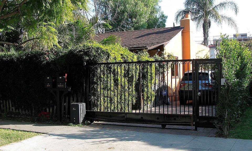 1st image of 1138 N Poinsettia Pl