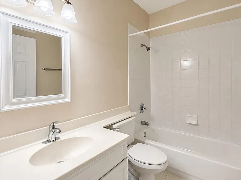 407 Augusta Cir — Photo 15