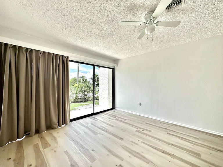 1001 W Marion Ave #9 — Photo 17