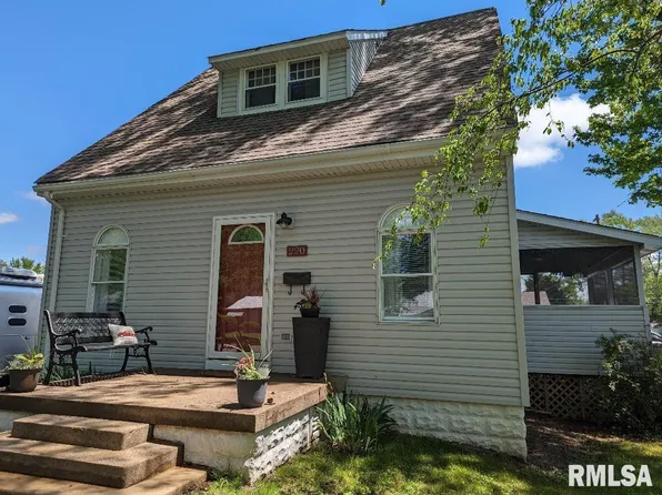220 S Onstott St, Du Quoin, IL 62832