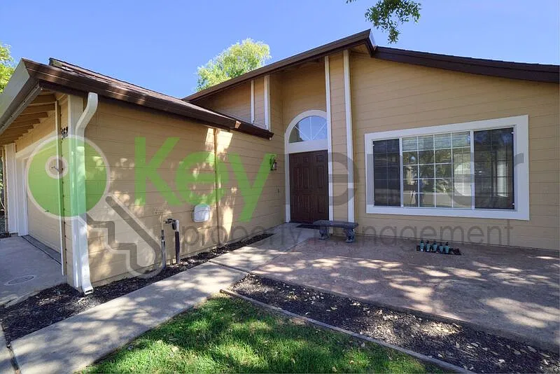 3 bed, 2.0 bath, 1417 sqft, $2,650 — Photo 2