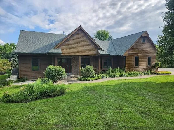 114 Heather DRIVE, North Prairie, WI 53153