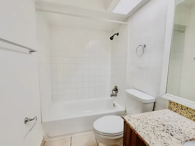 1007 W Prospect Rd — Photo 33