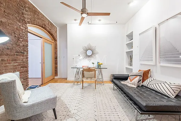 Sold by Brick&Mortar | media 43