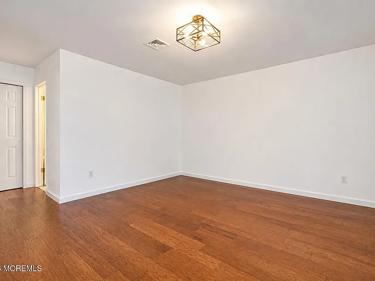 10 Madison Ct — Photo 12