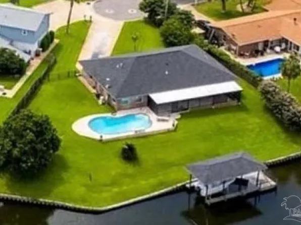 1047 Aquamarine Dr, Gulf Breeze, FL 32563