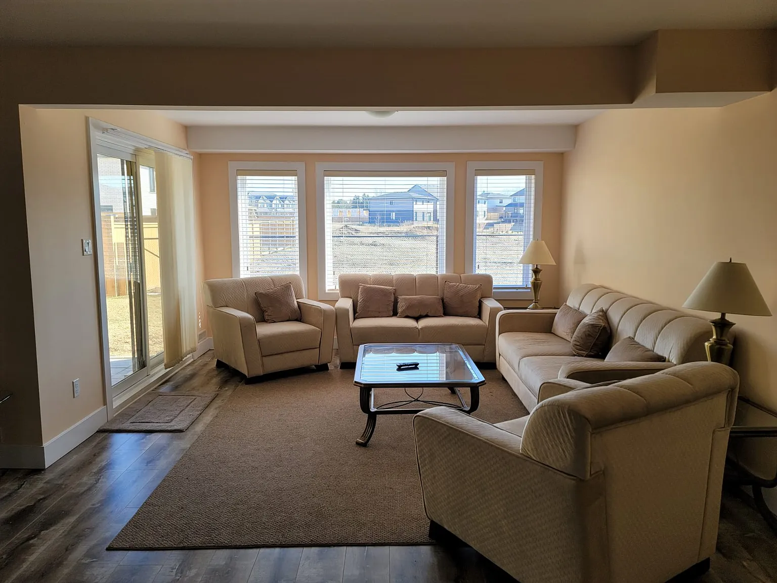 1 bed, 1300 sqft, $1,700 — Photo 3