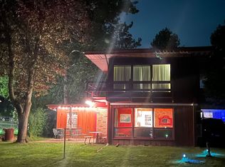 65543 E Peninsula Dr, Cassopolis, MI 49031