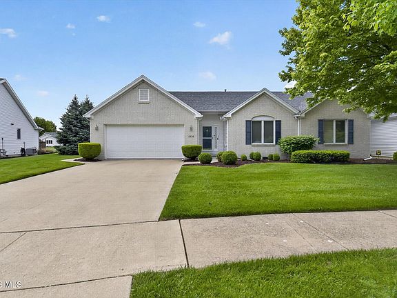 3rd image of 4331 N Watercrest Dr
