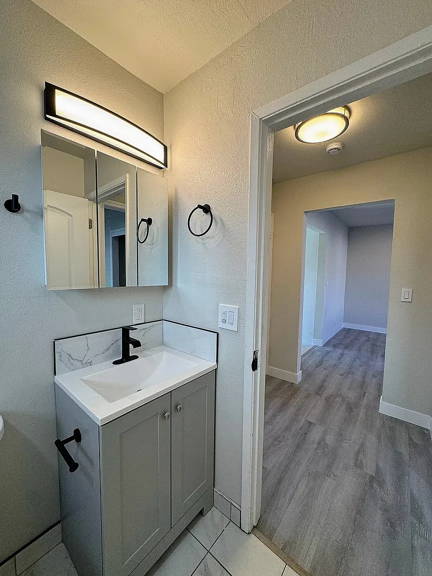 2 bed, 850 sqft, $3,200 — Photo 4