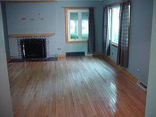 5th image of 15 E 221st St