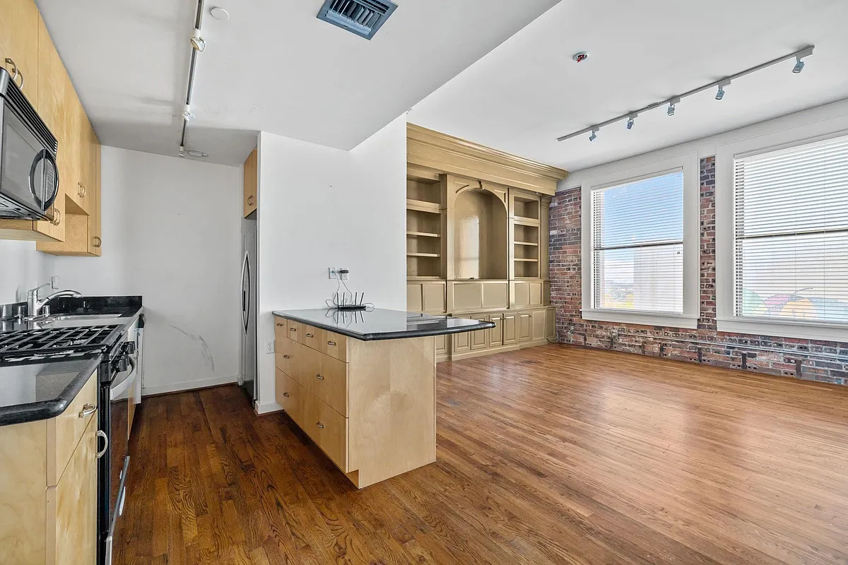 Building Photo - 915 Franklin St #7F