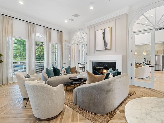 Luxurious Resident Lounge at Hawthorne at the Carlyle in Greenville, SC