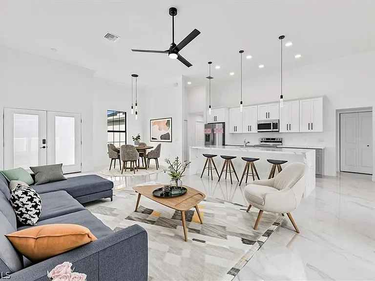 1413 NE 15th Terrace Cpe — Photo 3