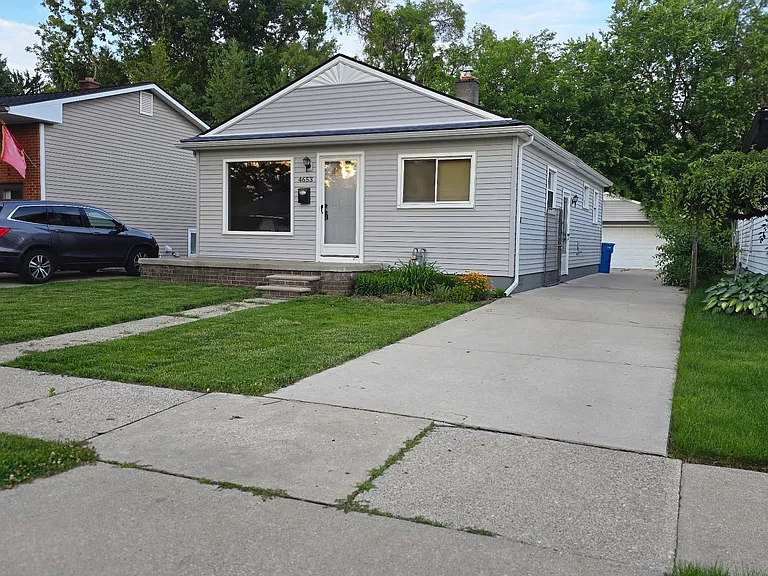 4653 Raymond Ave — Photo 16