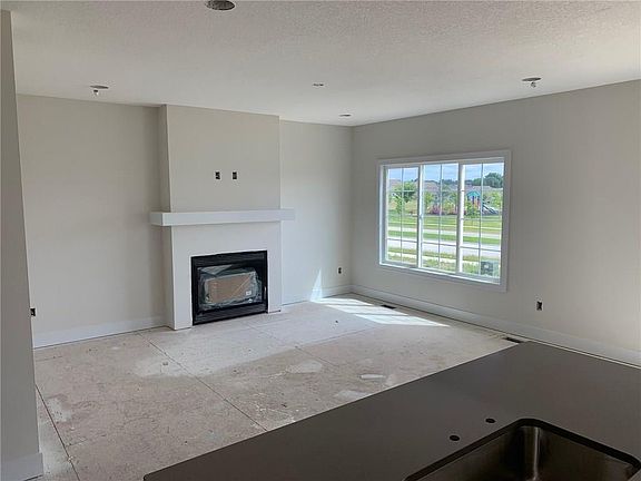 4th image of 1923 28th Sw Ct