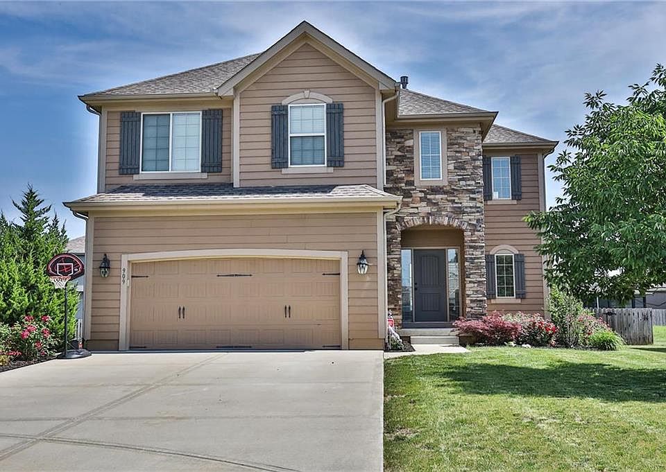1st image of 909 SE Sienna Ct