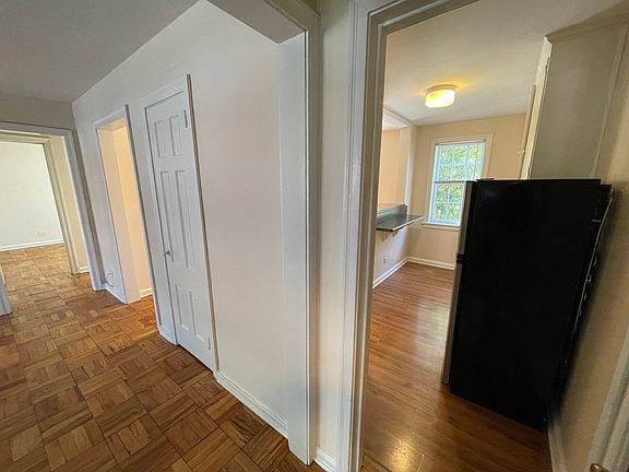 4th image of 2857 Thornhill Rd