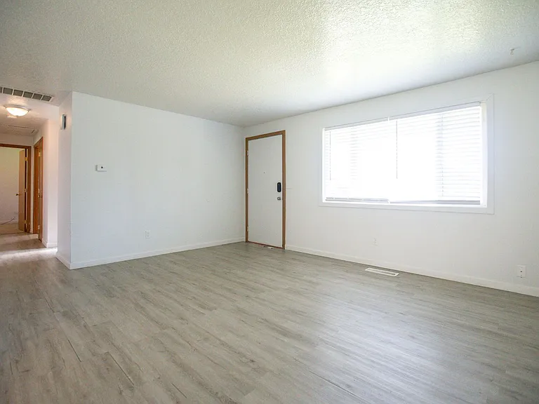 375 Sycamore Ave — Photo 4