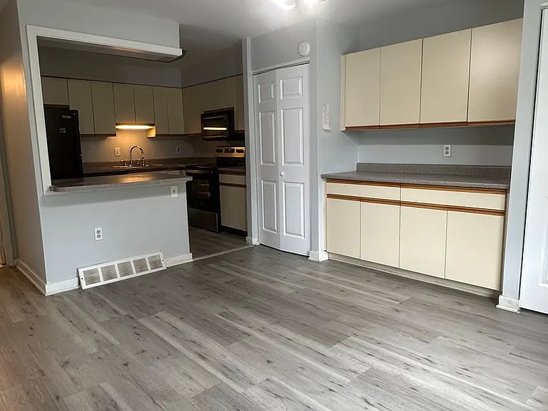 806 Whitpain Hls — Photo 10