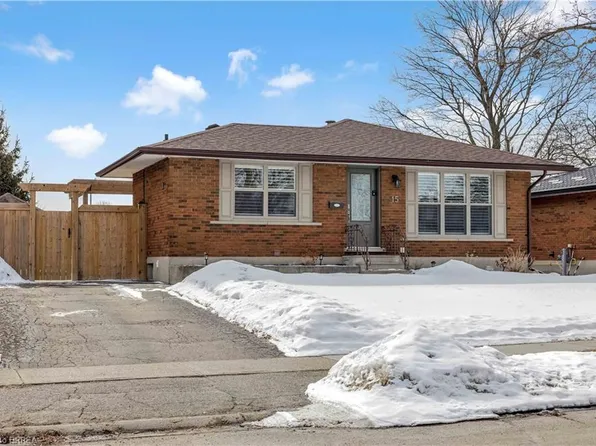 15 Blueridge Cres, Brantford, ON N3R 5E6