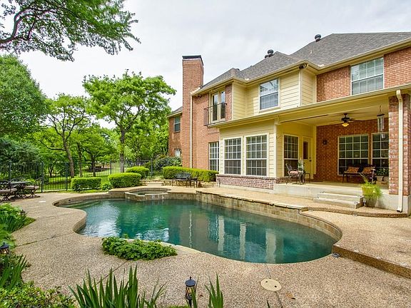 5th image of 4205 Thoreau Cir