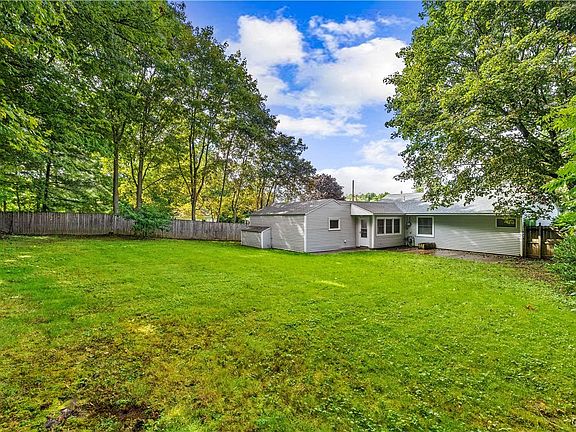 3rd image of 31 Pinecrest Rd