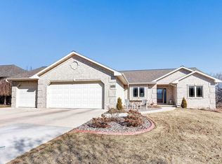 2670 Prairie Garden Trl, Green Bay, WI 54313