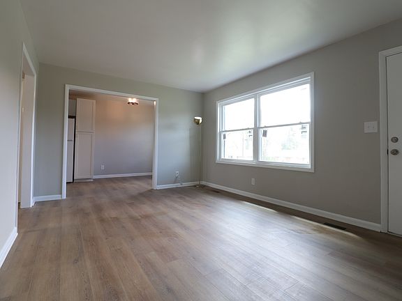 5th image of 110 Greenbriar St