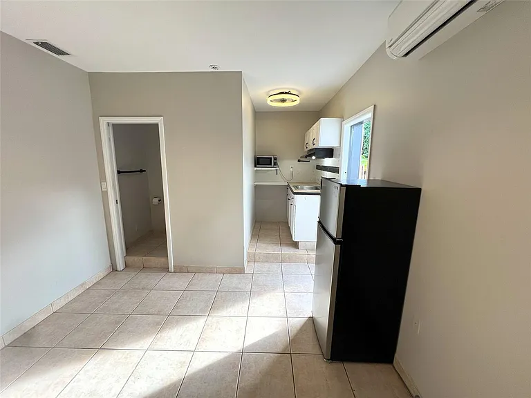 2726 Adams St #3 — Photo 5