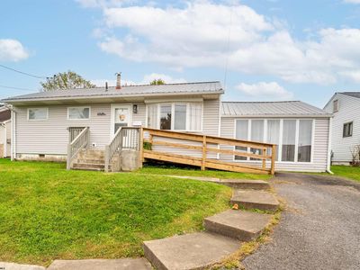 208 W Hillcrest Ave, Westover, WV, 26501