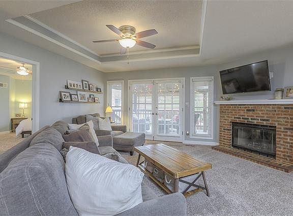 3rd image of 2416 NE Bridgeport Dr