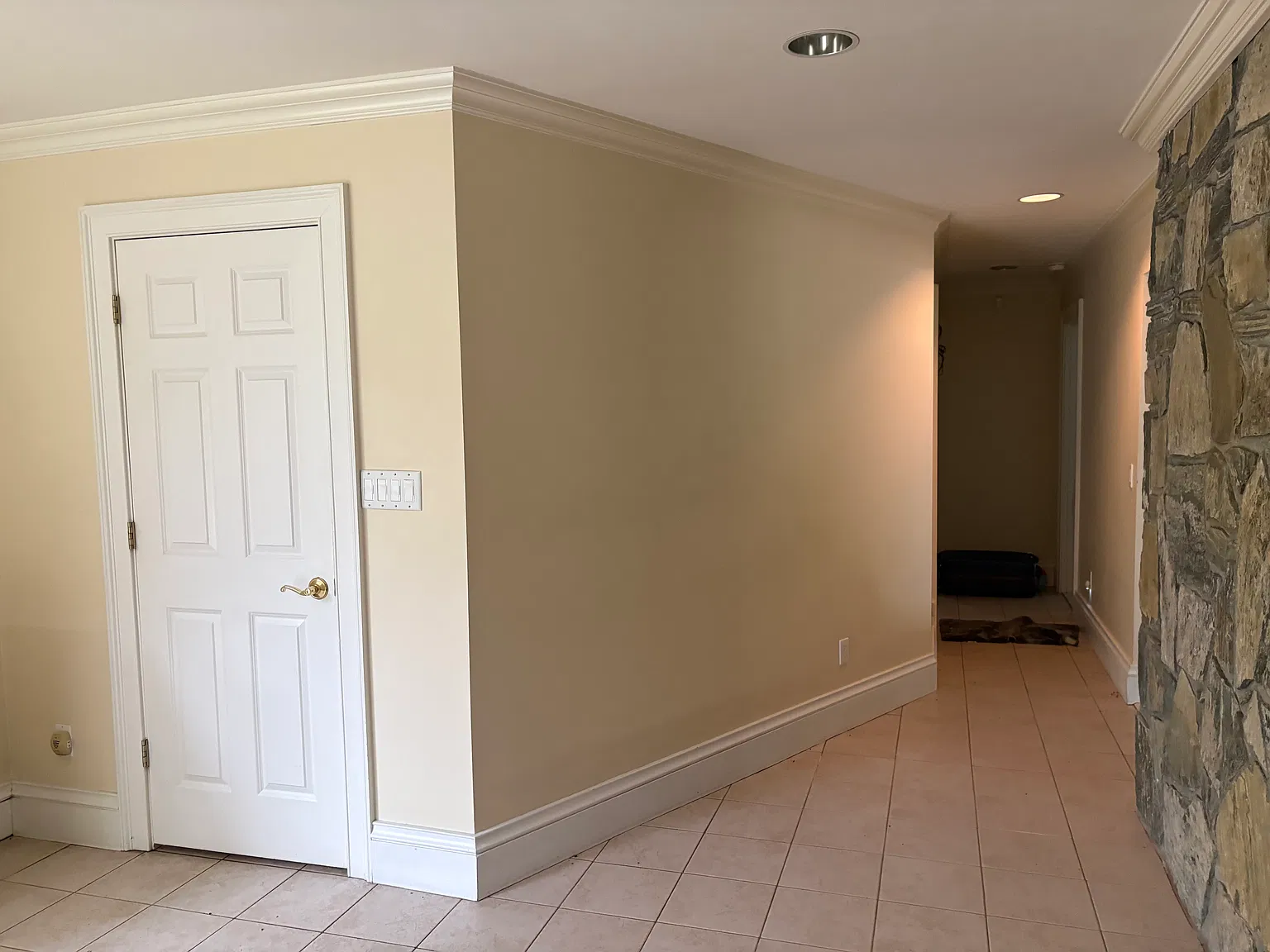 3 bed, 2.5 bath, 4286 sqft, $4,000 — Photo 2