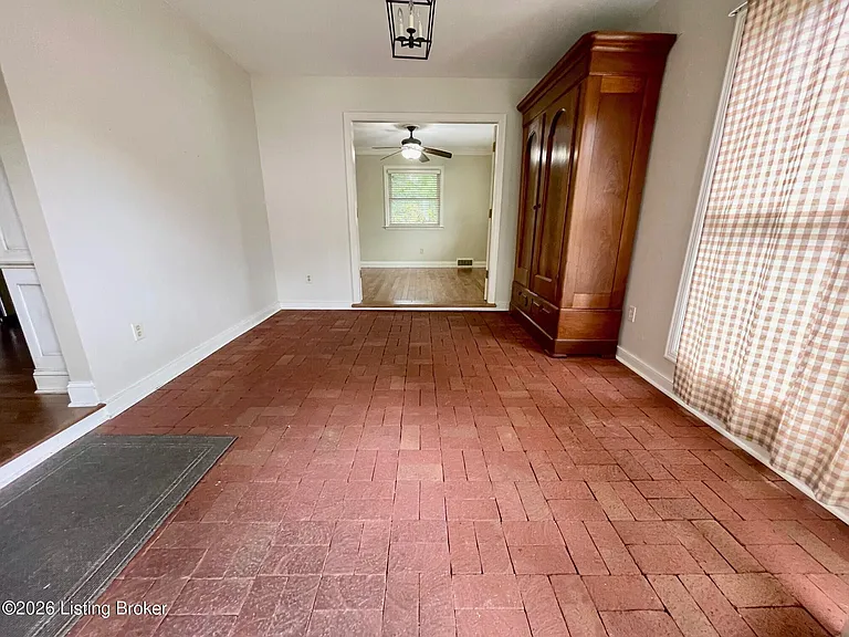 106 Spruce Ln — Photo 7
