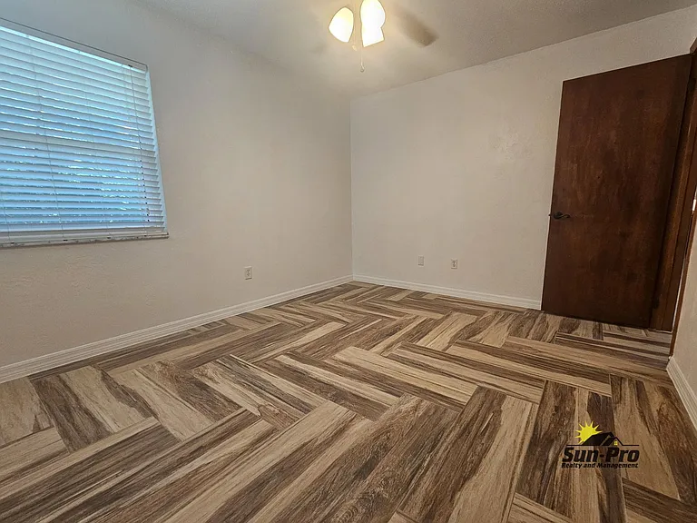 139 Riverwalk Ct — Photo 29