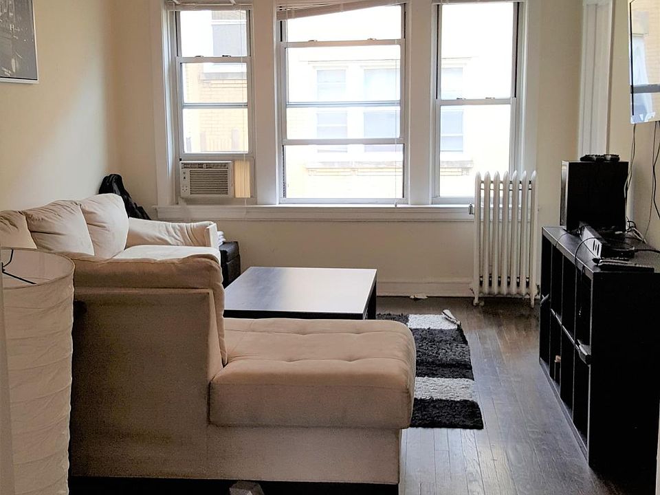 1st image of 4006.5 N Kenmore Ave #2E