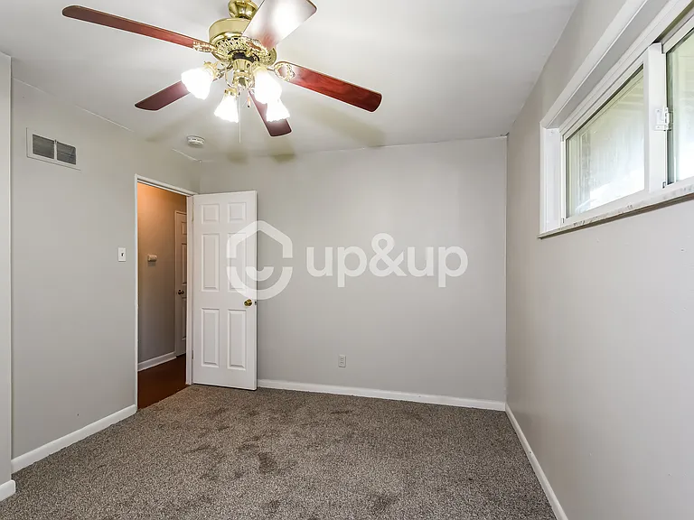 905 Barat Ln — Photo 9