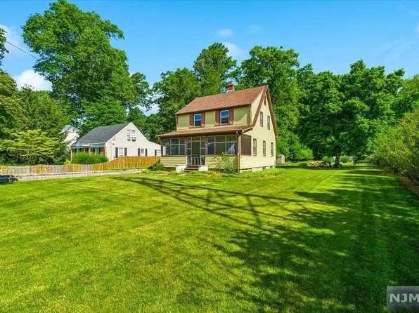 112 Old Tappan Rd, Old Tappan, NJ 07675