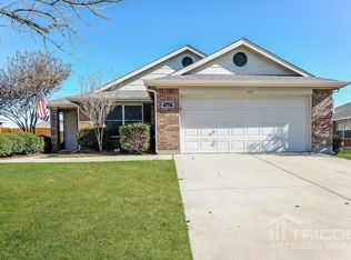 209 Gayleh Ln, Waxahachie, TX 75165