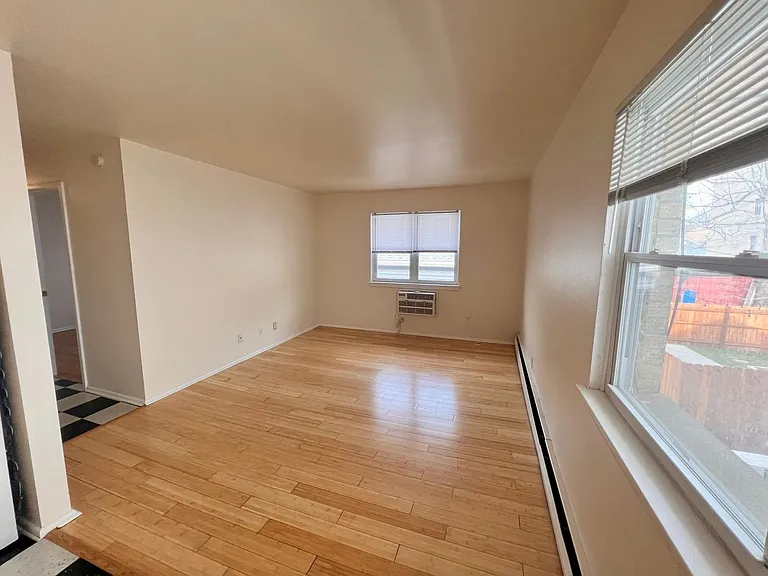 1004 E Pleasant St — Photo 1